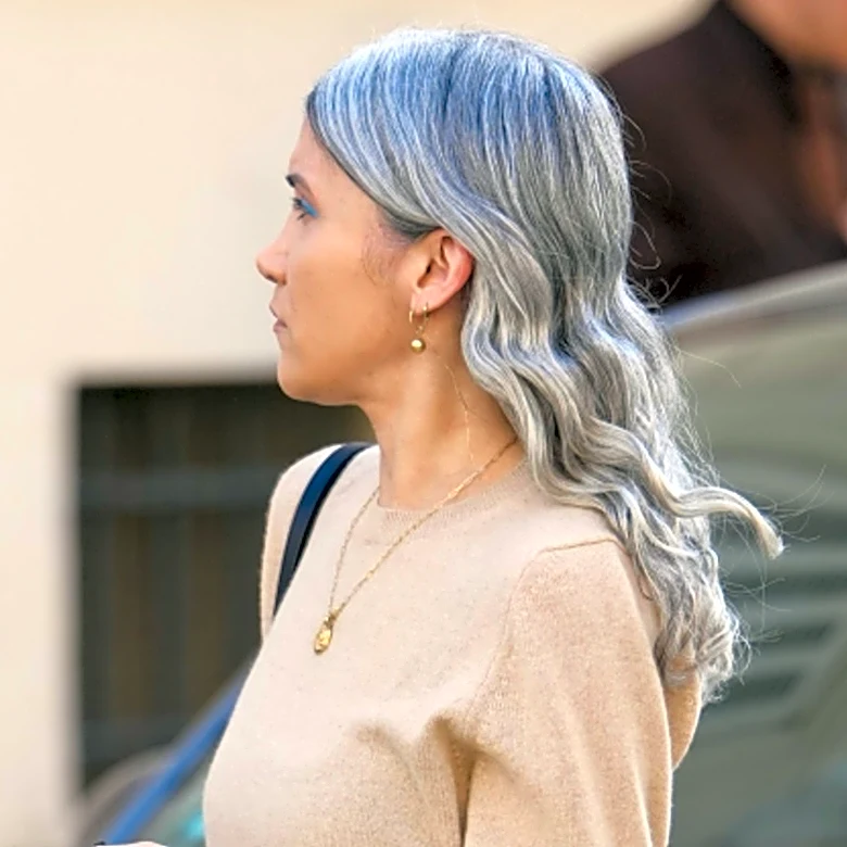 This '70s Look Is One Of The Most Outdated Gray Hair Trends
