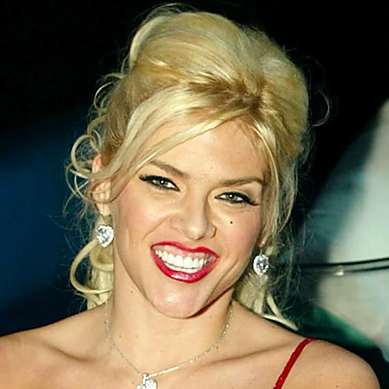 Anna Nicole Smith Looked Different When She Made This One Makeup Swap