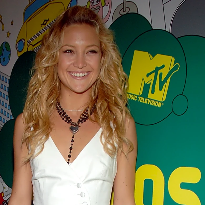 The 2006 Kate Hudson Outfit Full Of Early Aughts Trends That Came Back Around