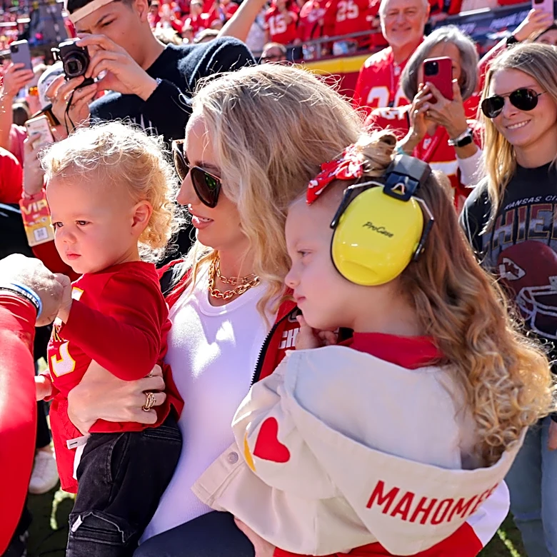 Sweet Snaps Of Brittany Mahomes & Her 3 Sparkling Kids