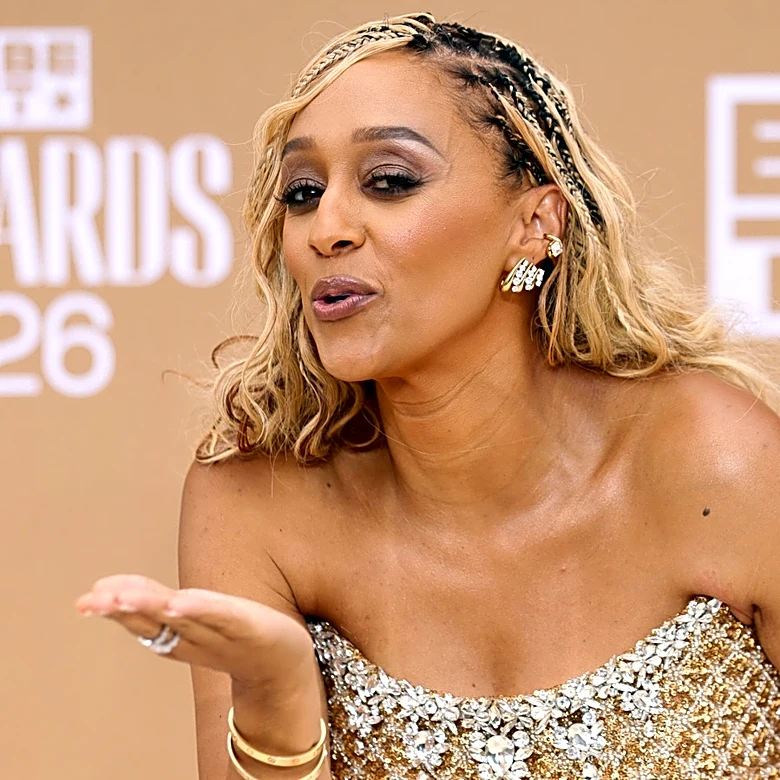 Tia Mowry Looked So Stunning Embracing Her Gray Hair