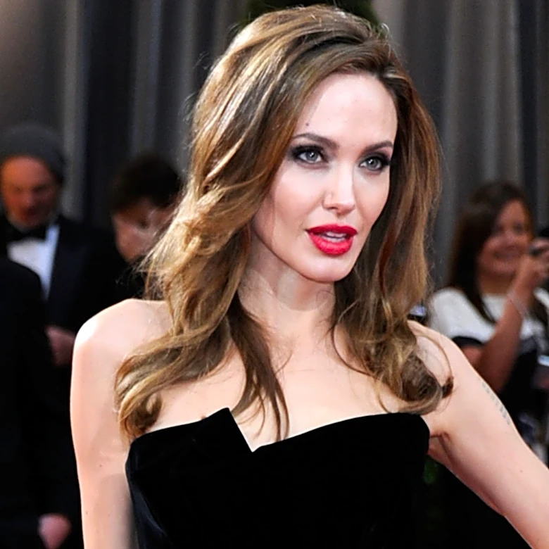 The Viral Angelina Jolie Dress That Cemented Her As A Red Carpet Icon