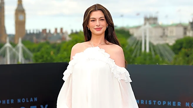 Anne Hathaway's Pregnancy Style Is Unmatched & These Pics Are Proof