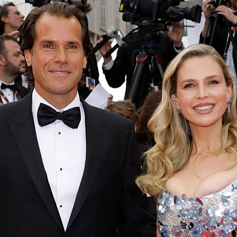 Sara Foster And Her Ex Take Healthy Co-Parenting To The Next Level With Their Living Arrangement
