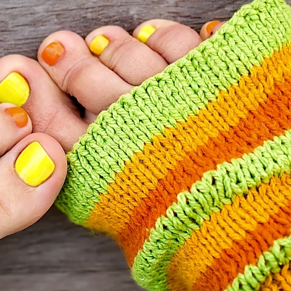 '70s-Inspired Pedicure Colors For The Perfect Vintage Vibe