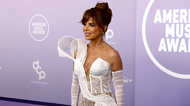 '80s Star Paula Abdul Will Never Give Up This Retro Hair Trend