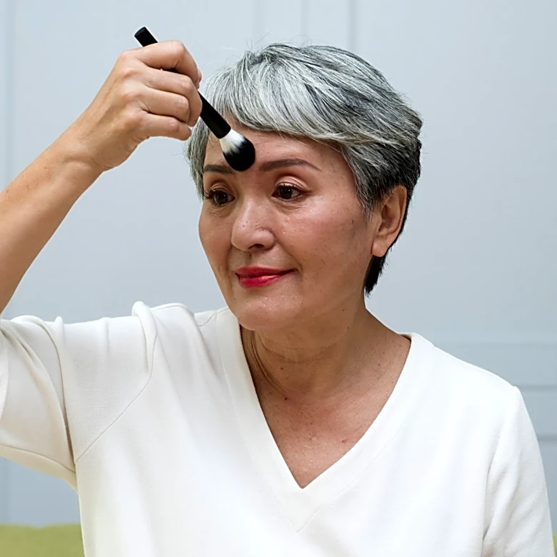 Reddit Has Spoken: These Are The Perfect Tinted Moisturizers For Older Women