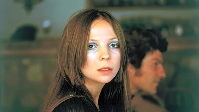 '60s Model Penelope Tree Is Still A Stunner (& A Runway Star)