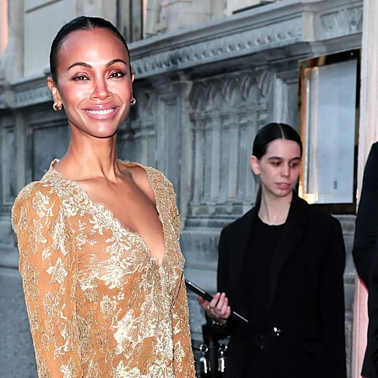 Zoe Saldaña Is The Fashion Blueprint For Ladies Over 40 & These Outfits Are Proof