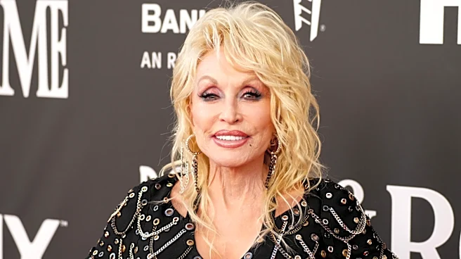 Sweet Pics Of Dolly Parton & Her Many Siblings Are Rare — Here Are The Best Ones