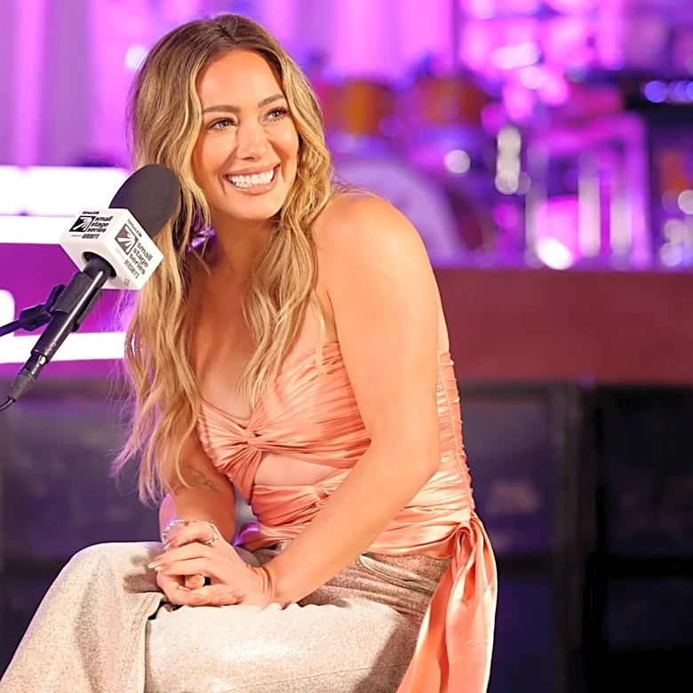 Jeans And A Going-Out Top Are Back Thanks To Hilary Duff — Here's How To Style Them In 2026
