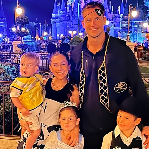 Sweet Pics & Videos Of Shawn Johnson East And Her 3 Kids