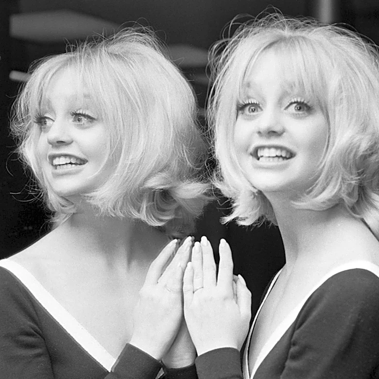 8 Of Goldie Hawn's Best Beauty & Hair Looks Of The '70s