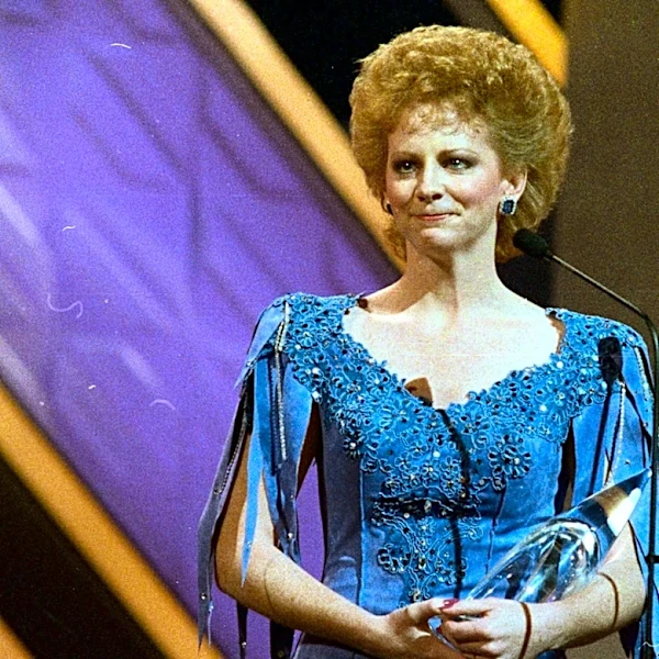 Reba McEntire's Best Big-Hair Moments In The '80s & '90s