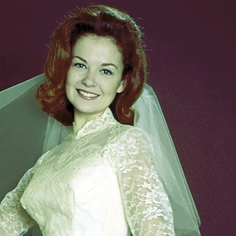 7 Throwback Pics Of Shelley Fabares That Captured The '60s Perfectly