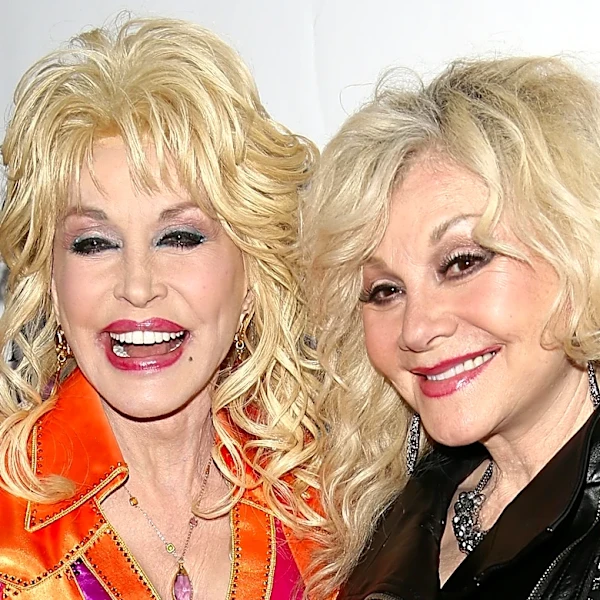 Dolly Parton And Her Sister Stella Had A Tight Bond Right Until The End