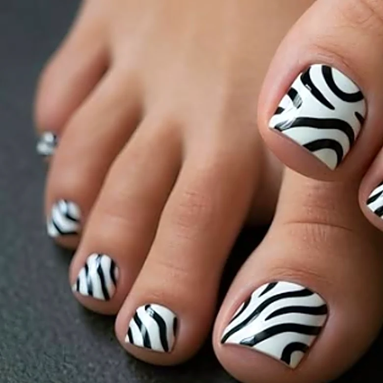 8 Pedicure Colors & Designs That Give Off The Ultimate '90s Vibes