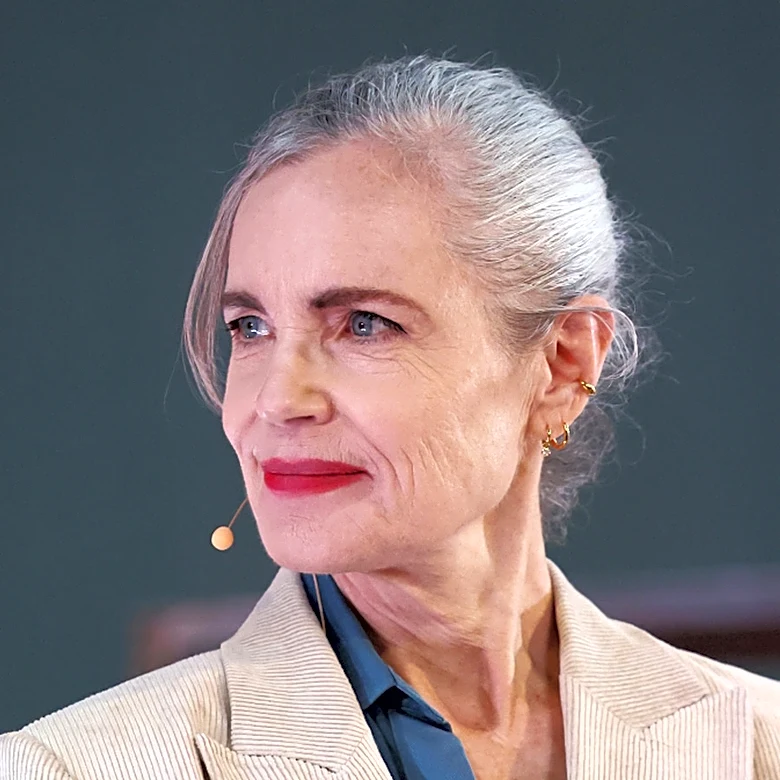 Downton Abbey's Elizabeth McGovern Has Had A Stunning Hair Transformation
