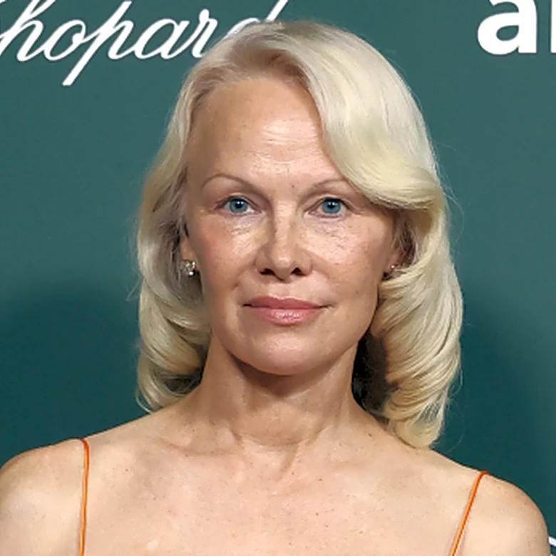 Pamela Anderson's Shaggy Strawberry-Blond Bob Was One Of Her Boldest Beauty Swings