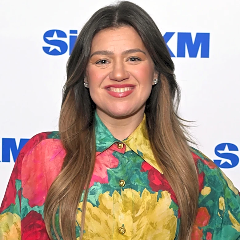 Kelly Clarkson's Daring New Bob Haircut Is A Total Change For The Music Icon