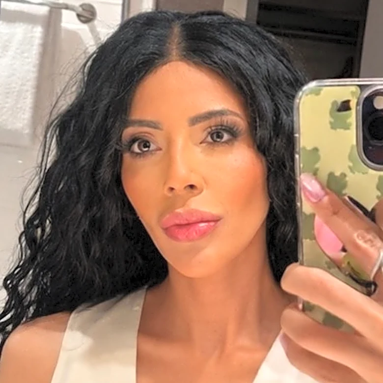 TLC Star Jasmine Pineda's Alopecia Led To A Bold And 'Liberating' Beauty Choice