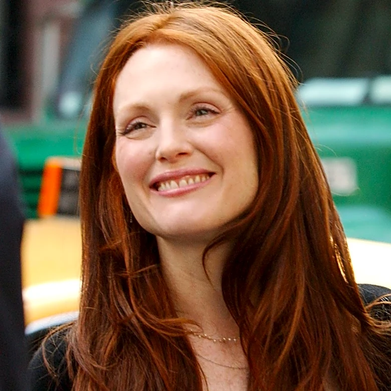 Julianne Moore's Look-Alike Daughter Liv Freundlich Grew Up To Be Stunning