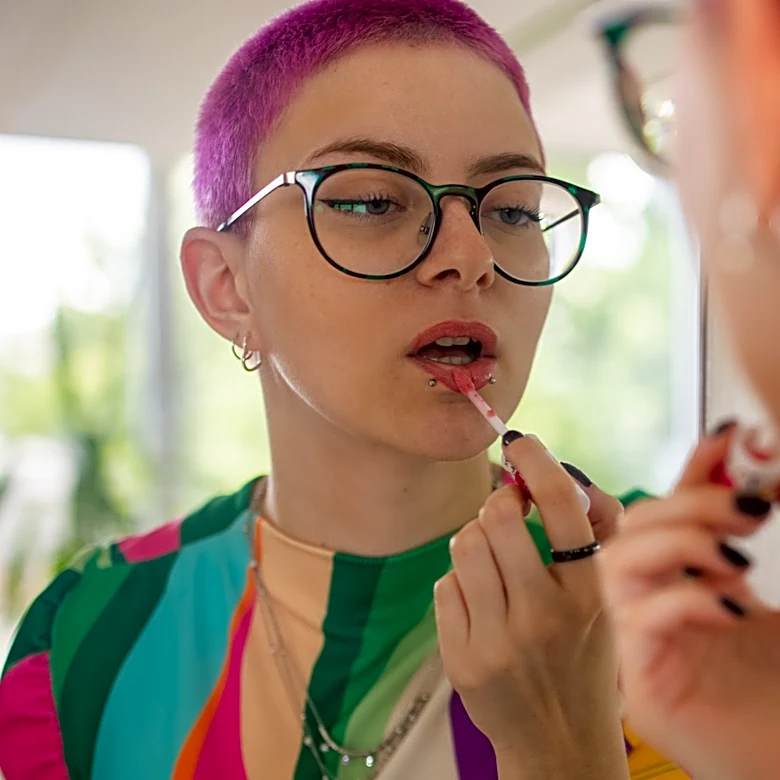 Can't Stand A Matte Lip? These '80s Lipstick Trends Are Perfect For You
