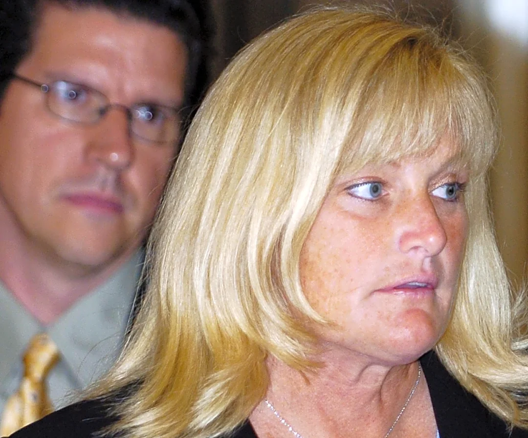 Remember Michael Jackson's Ex Debbie Rowe? Here's What She Looks Like Now