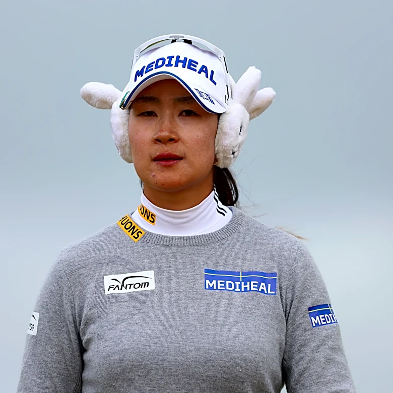 A major champion wearing bunny earmuffs has clubhouse lead at Womens' Scottish Open