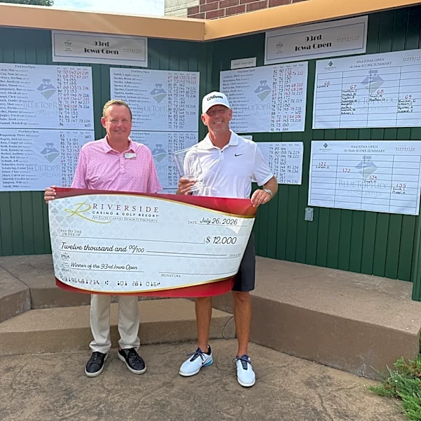 Illinois golf coach Mike Small cruises to victory in Iowa Open