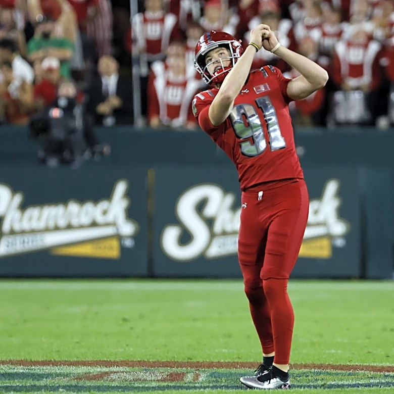 College football punter goes viral after showing off golf swing against Notre Dame
