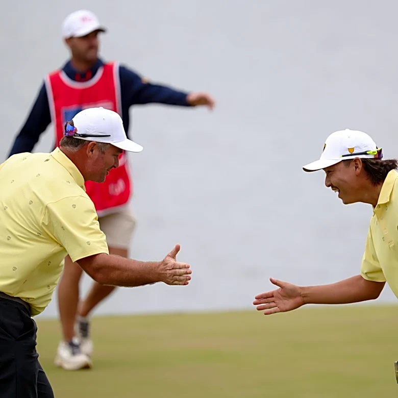 Internationals power to Friday sweep of U.S. team in Presidents Cup