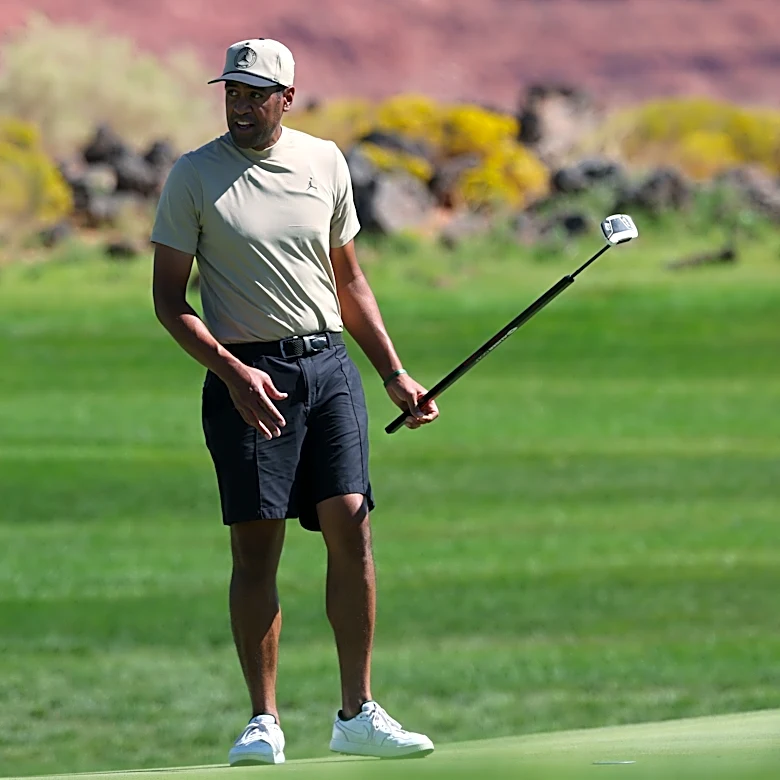 Putting with 'a hockey stick,' Tony Finau tries to get a grip on his game