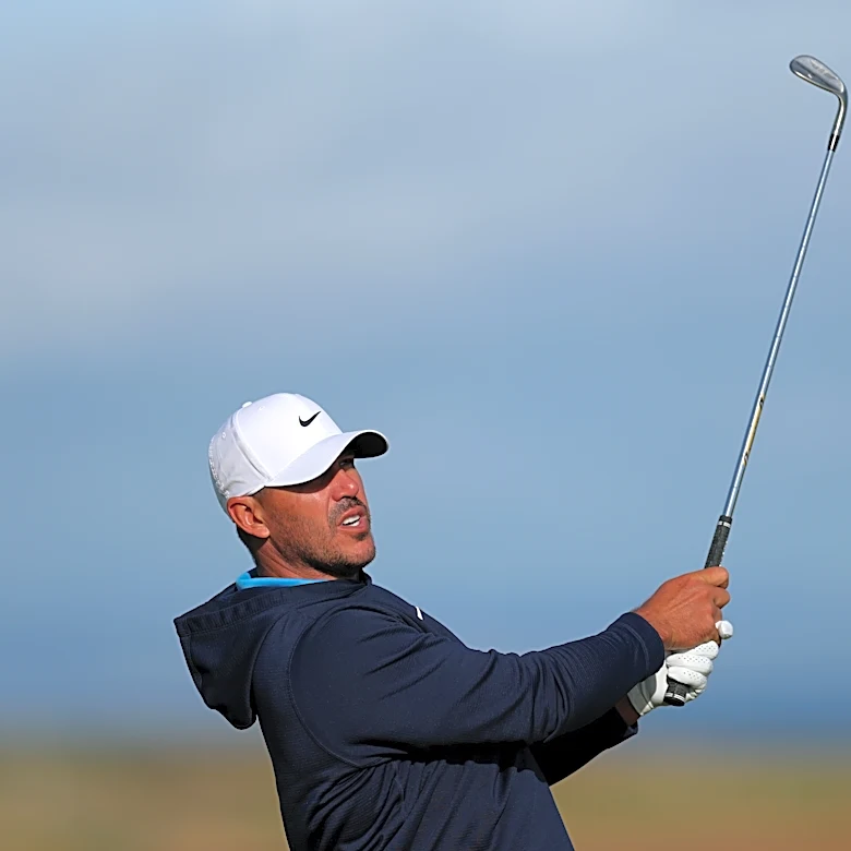 Brooks Koepka's son has a new hickory putter, while Dad is contending at Dunhill