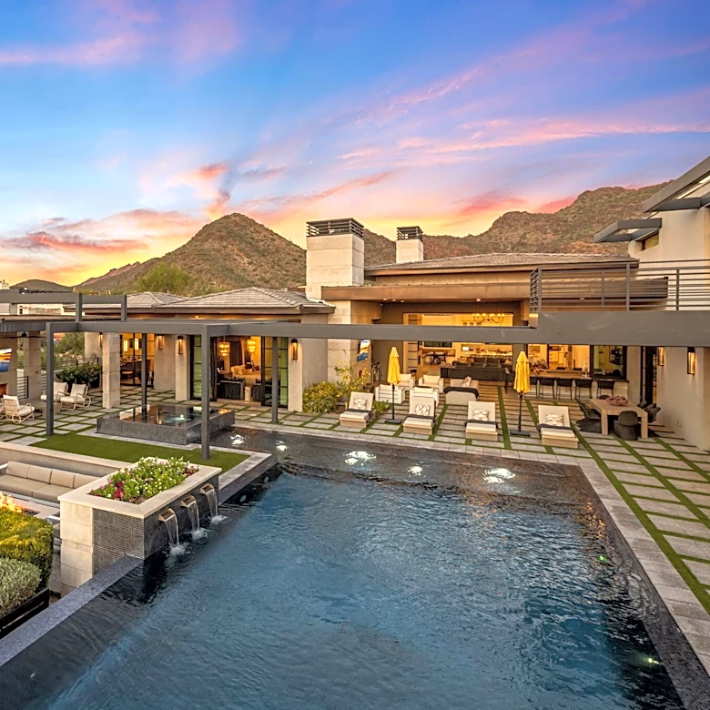 Real estate spotlight: Former MLB player selling home on Arizona golf course