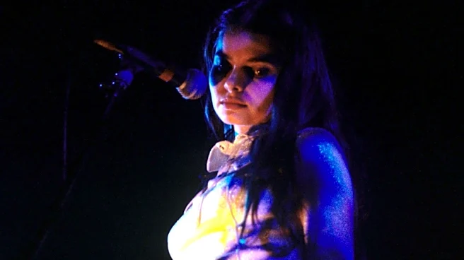 5 One-Hit Wonder Love Songs From The '90s That Still Have Us Head Over Heels