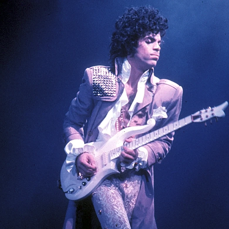 The 5 Best Songs With Epic Guitar Solos At The Beginning