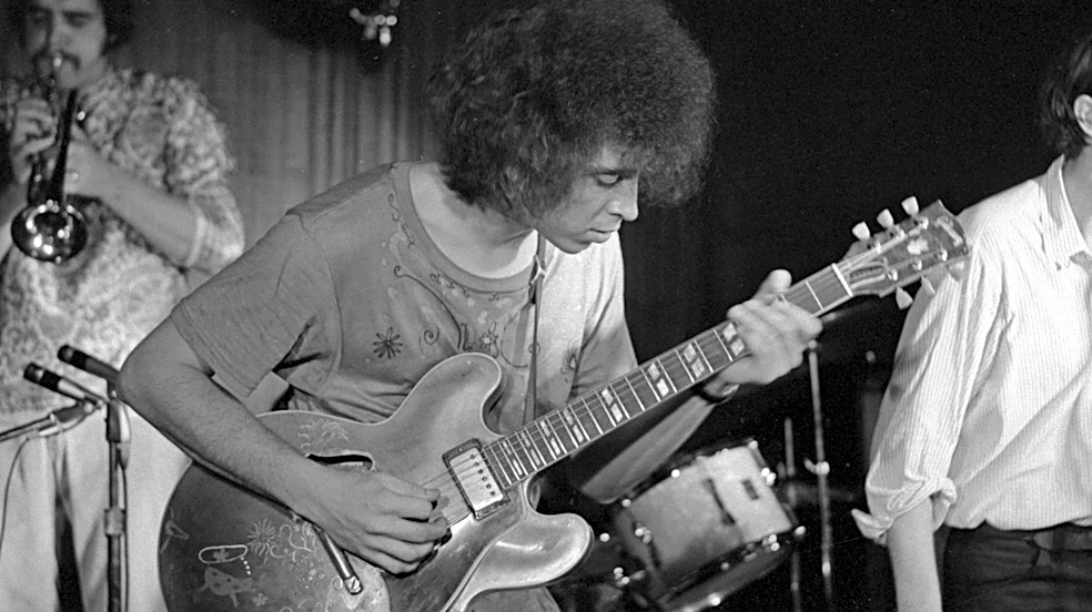 Born 84 Years Ago Today In California, The Guitarist Whose Biggest Hit Was A Song He Didn't Sing