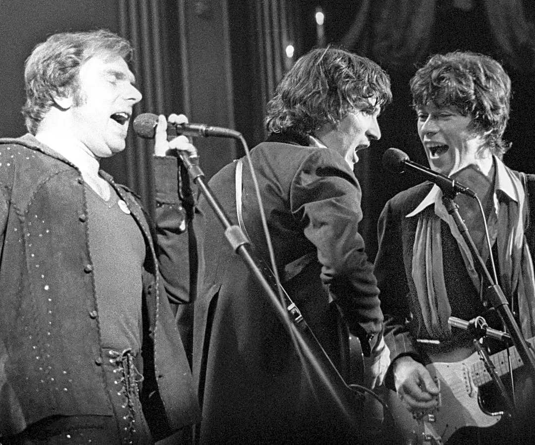 5 Country Rock Hits That Deserve A Spot On Every Road Trip Playlist
