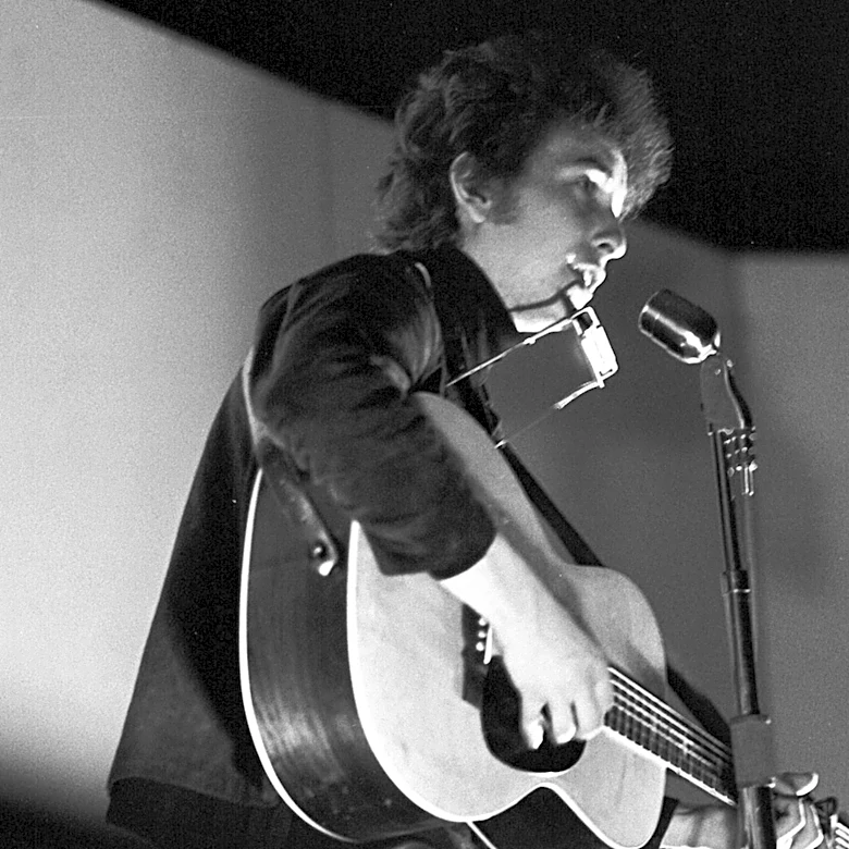 10 Folk Rock Songs Perfect For Beginner Guitar Players