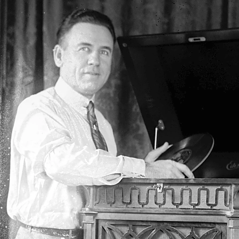 Not Johnny Cash, Not Hank Williams: The Singer That Gave Country Music Its First Million-Seller