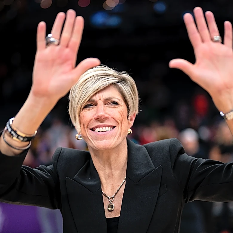 Iowa women's basketball offers 2028 four-star CG prospect Erin Thomas