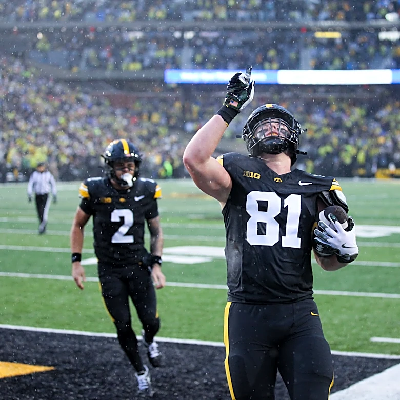 Iowa football's DJ Vonnahme ranked among best returning Big Ten TEs