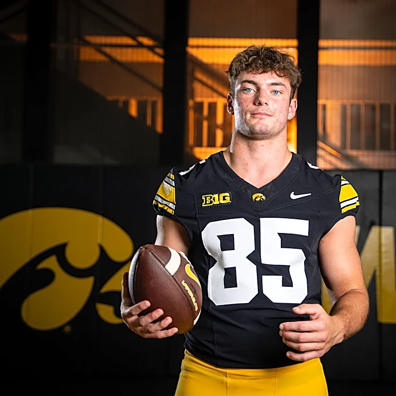 Iowa football raves about second-year TE Thomas Meyer