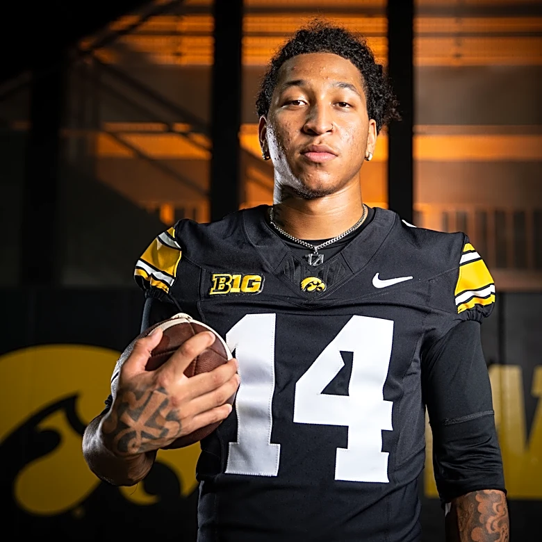 Iowa football WR Tony Diaz raves about fellow transfer Evan James