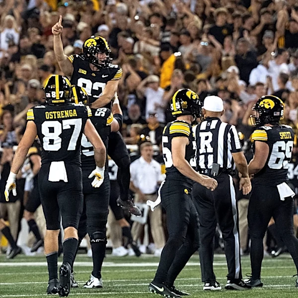 Caden Buhr reacts to game-sealing FG in Iowa football's Cy-Hawk win