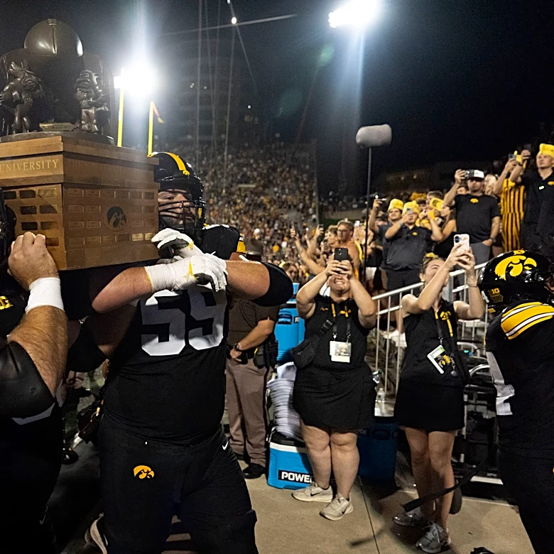 Iowa football rises in latest USA TODAY Sports 1-138 Re-Rank