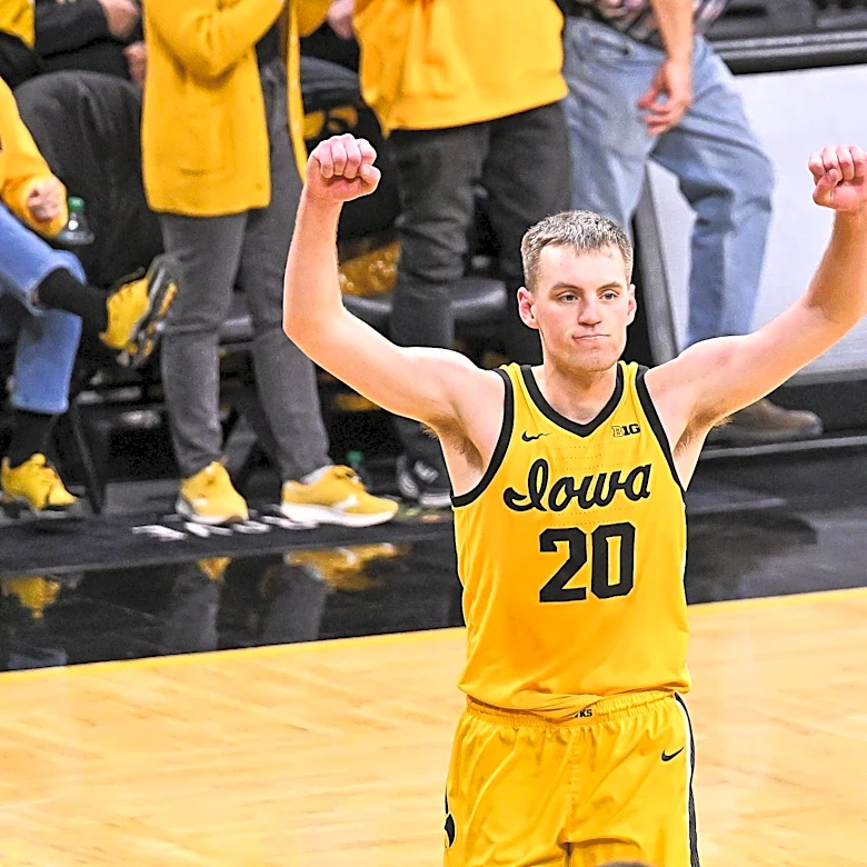 Iowa Wolves acquire returning player rights to Payton Sandfort