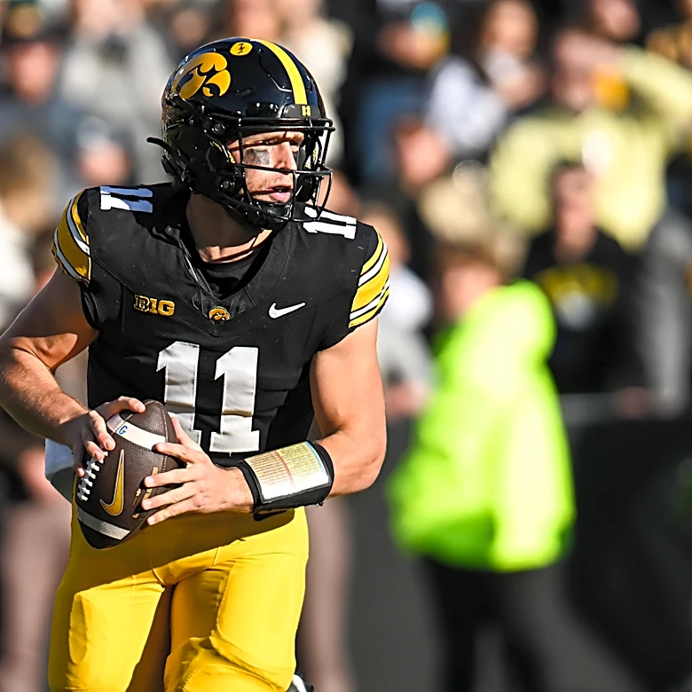 Houston Texans sign former Iowa QB Mark Gronowski to active roster