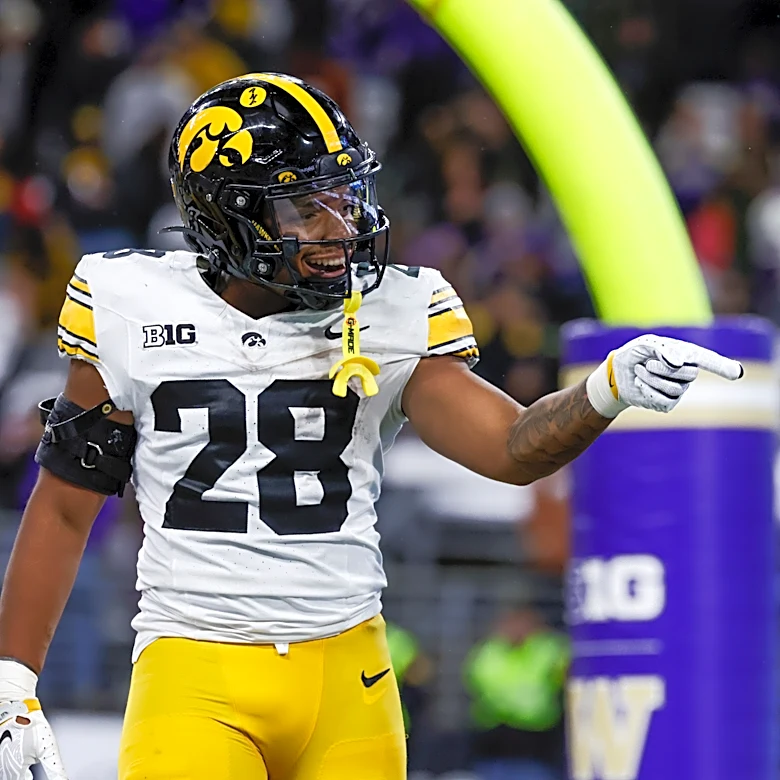 Fans, media react to Kamari Moulton's career-best performance vs. Washington